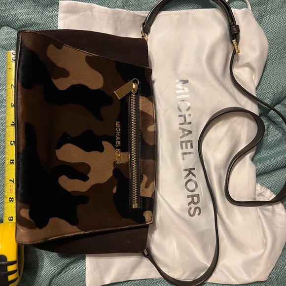 NWOT Michael Kors Sophie Haircalf ( fur ) Camouflage Camo Messenger Duffle Purse - Picture 7 of 9